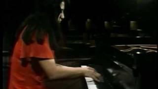 Martha Argerich plays Ravel (vaimusic.com)