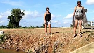 Amazing Fishing In battambang - How To Catches Fishs - Beautiful Girl Fishing (part 214)