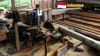 belah Kayu pakai mata gergaji serkel ukuran 70 di meja serkel kayu