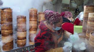 What do people in Central China typically eat for breakfast in winter?