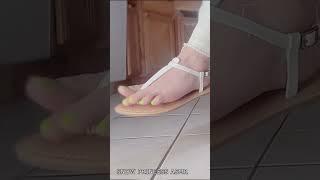 Green toes moving by sounds