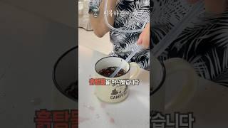 흙탕물도 마실 수 있는 빨대 