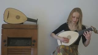 Ieva Baltmiskyte plays Courante by Mlle Bocquet on descant lute by Muzikkon