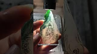 巧色巧雕随行观音翡翠吊坠