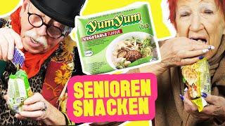 Senioren SNACKEN YUM YUM zum ersten Mal | Oma Geht Steil 