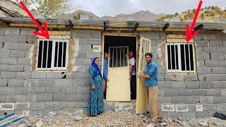 The help of Yusuf brothers in building a nomadic house Installing doors and windows for winter