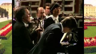 Christian Zacharias - W.A. Mozart  Piano Concerto No.8 in C Minor