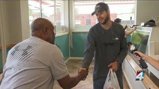 Every day, Georgia seafood market plans to feed customer & family for free