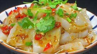 Pour the sweet potato starch into the hot boiling water, and it becomes delicious in an instant when