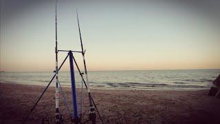 SEARCHING FOR A SMOOTH HOUND - FISHING AT NORMANS BAY USING CRAB AND LUGWORM (UK SEA FISHING)