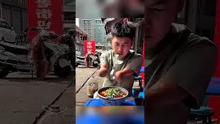 Еда без рук: трогательный момент 