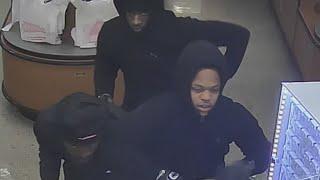 Caught on camera: Houston jewelry store thieves smash case, grab gold