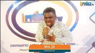 Justice Donkor (Min. JD) storms UpVoice Tv with a powerful worship. Watch and be blessed 