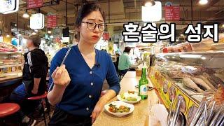 A 33-year-old woman who is not dating but drinking soju alone in a cart bar.