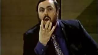 Pavarotti dimostra l'uso del suono coperto sul FA diesis del passaggio di registro agli acuti