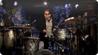 Fred Armisen-Questlove Drumoff (Late Night with Jimmy Fallon)