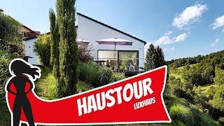 Bungalow am Hang: Traum-Ausblick auf schwierigem Grundstück von Luxhaus | Haustour | Hausbau Helden