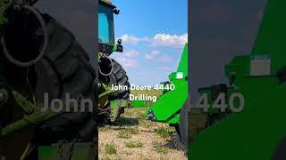 John Deere 4440! Drilling Teff Grass! #shorts #short #johndeere #farming #farmmachinery #deere