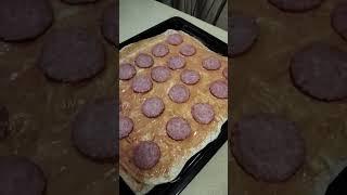 Сашинька делает первую ПИЦУ