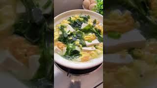 Суп с вакамэ и тофу Wakame soup with tofu 裙带菜豆腐汤 Wakame सूप, टोफू के साथ