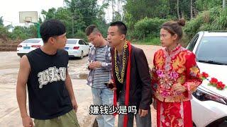 村中的老鼠屎回来人人喊打，这下有好戏看了【黄毛驴】