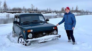 Lada 4x4 «Нива» зимой. На природу через сугробы