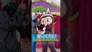 Labubu Di Beri Payung Fansnya #shorts