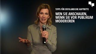 Wen anschauen, wenn Sie vor Publikum sprechen – Veranstaltungsmoderation mit der Gastgeber-Methode