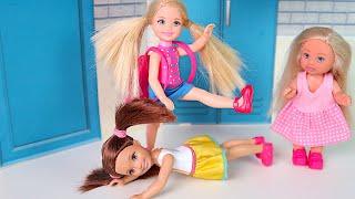 Подножка  Новенькая в Школе  Кто Будет Главный? Мультики Куклы Барби Игры Для девочек IkuklaTV