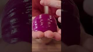 The right way to cut an onion into thin strips #shorts