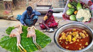 country CHICKEN CURRY with CAULIFLOWER cooking and BRINJAL fry eating by tribe parents|village food