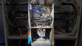 New control board in Carrier Weathermaker 8000 Natural Gas Furnace #hvac #carrier #technician