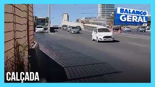 Calçada termina no meio da rua e obriga pedestres a atravessar via movimentada | Balanço Geral DF