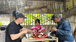 Uncle Dong cooks to treat Mr Madrid and Han's. Han catches a big fish. Madrid raises a piggy bank.