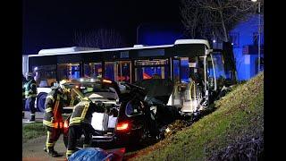 Schwerer Verkehrsunfall mit Linienbus
