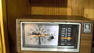 Vintage General Electric Am/Fm Clock Radio