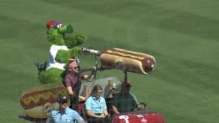 Phillie Phanatic's hot dog t-shirt cannon breaks: 3/7/2023