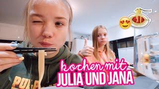 KOCHSHOW MIT JULIA UND JANA (wir machen was Cooles echt)