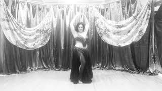 Thea Bellydance vintage style improvisation to Tahia’s Dance