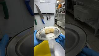 Готовим полуфабрикат котлеты по-киевски. Полный рецепт в тг: swamidanya #рецепт