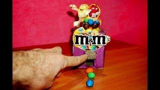 КАК СДЕЛАТЬ АВТОМАТ ДЛЯ КОНФЕТ M&M's ДОМА - DIY