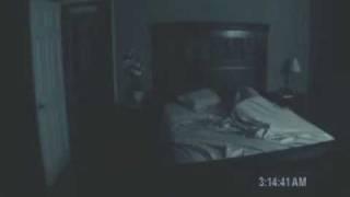 Paranormal Activity scena tagliata inedita parodia divertente