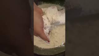 #plaingymchalk #cornstarch #glitter #crumble #gymchalkcrush #asmr #cornstartchasmr #oddlysatisfying