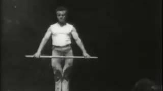 1894 Спортсмен с палкой (англ. Athlete with Wand), США (реж. Уильям Диксон).