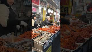 Rating everything we ate at Gwangjang Market in Seoul, South Korea