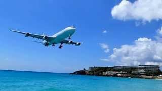 Přistání letadla Airbus A340 Air France na letišti St. Maarten - Maho Beach