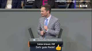 Fabian Griewel, FDP erklärt der AfD den Verfassungsschutz.  Die AfD Fraktion glotzt nur.