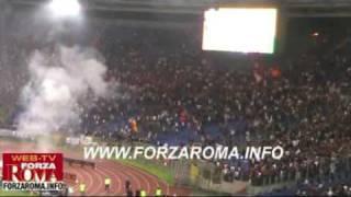 La Curva Sud che entra allo stadio a partita iniziata per protesta contro la Tessera del Tifoso