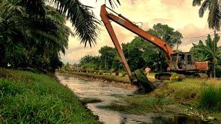 HITACHI EX200 long reach!!!pembersihan sungai di kawasan kampung