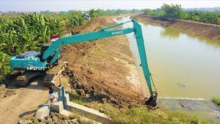 Long Reach Excavator Clearing The River Kobelco SK200 CAT 320D Komatsu PC200